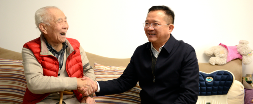 中國樂凱黨委領(lǐng)導(dǎo)看望慰問樂凱老領(lǐng)導(dǎo)、老專家、老干部和生活困難職工